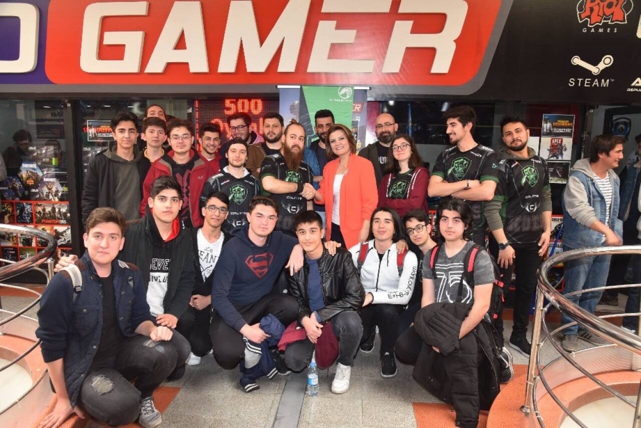 İzmitte League Of Legends Turnuvasına Yoğun İlgi