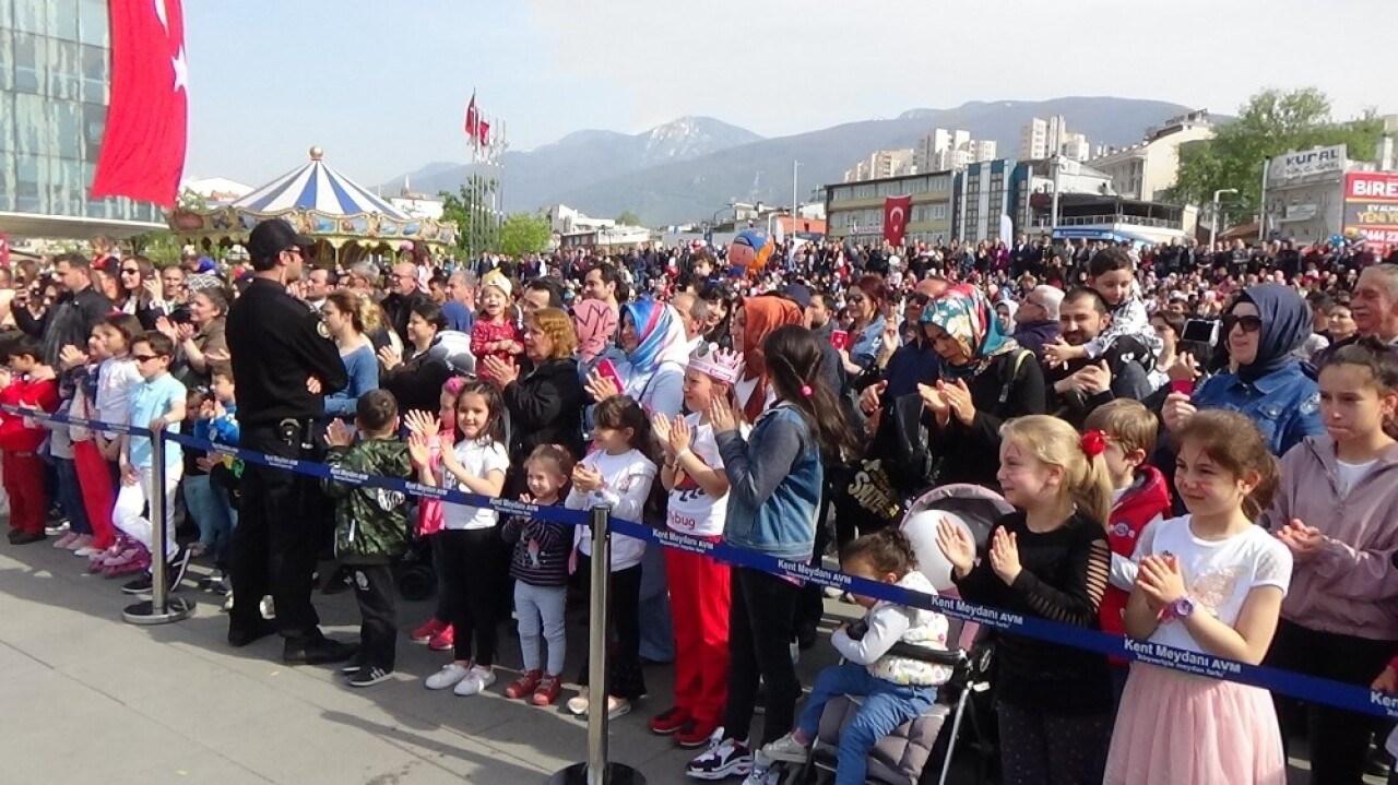 Jandarma konserine yüzlerce insan akın etti