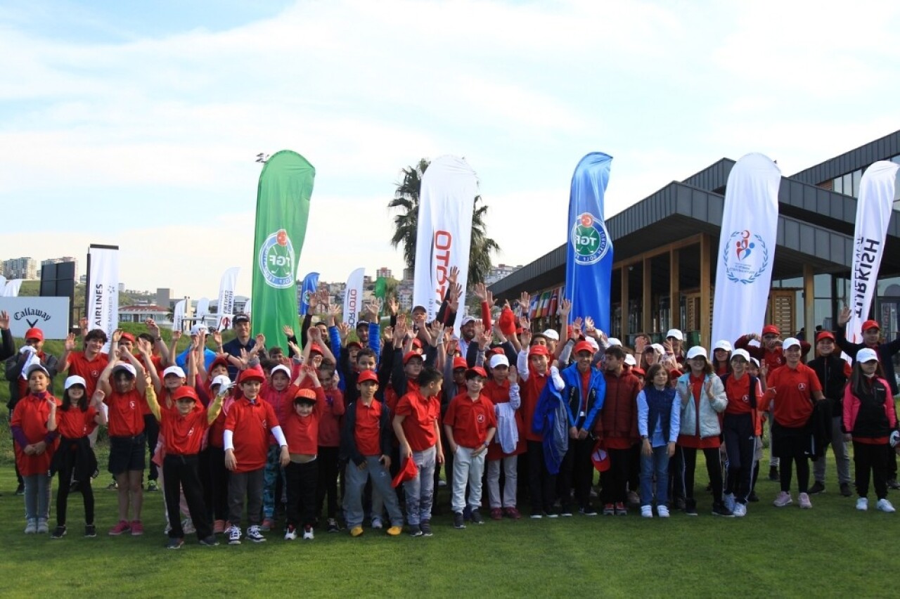 Küçük golfçülerin 23 Nisan coşkusu