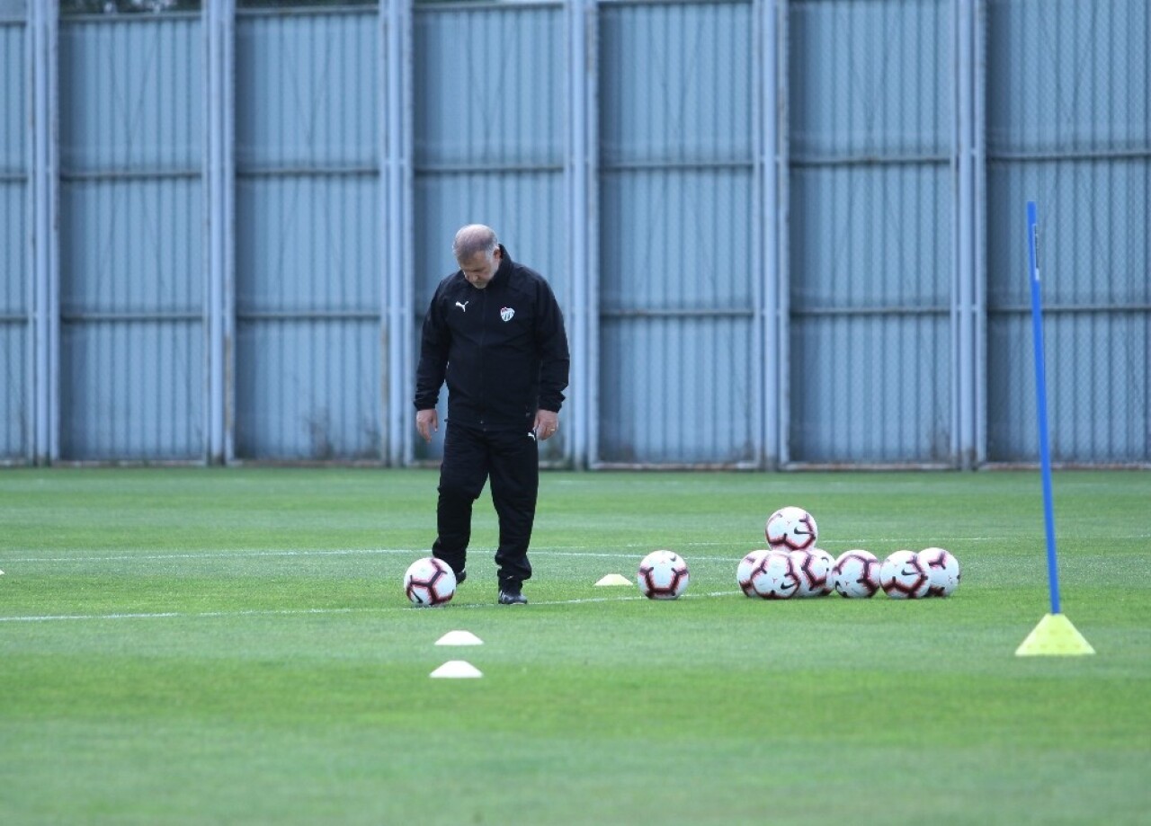 Mesut Bakkal, Bursaspor’da ilk antrenmanına çıktı