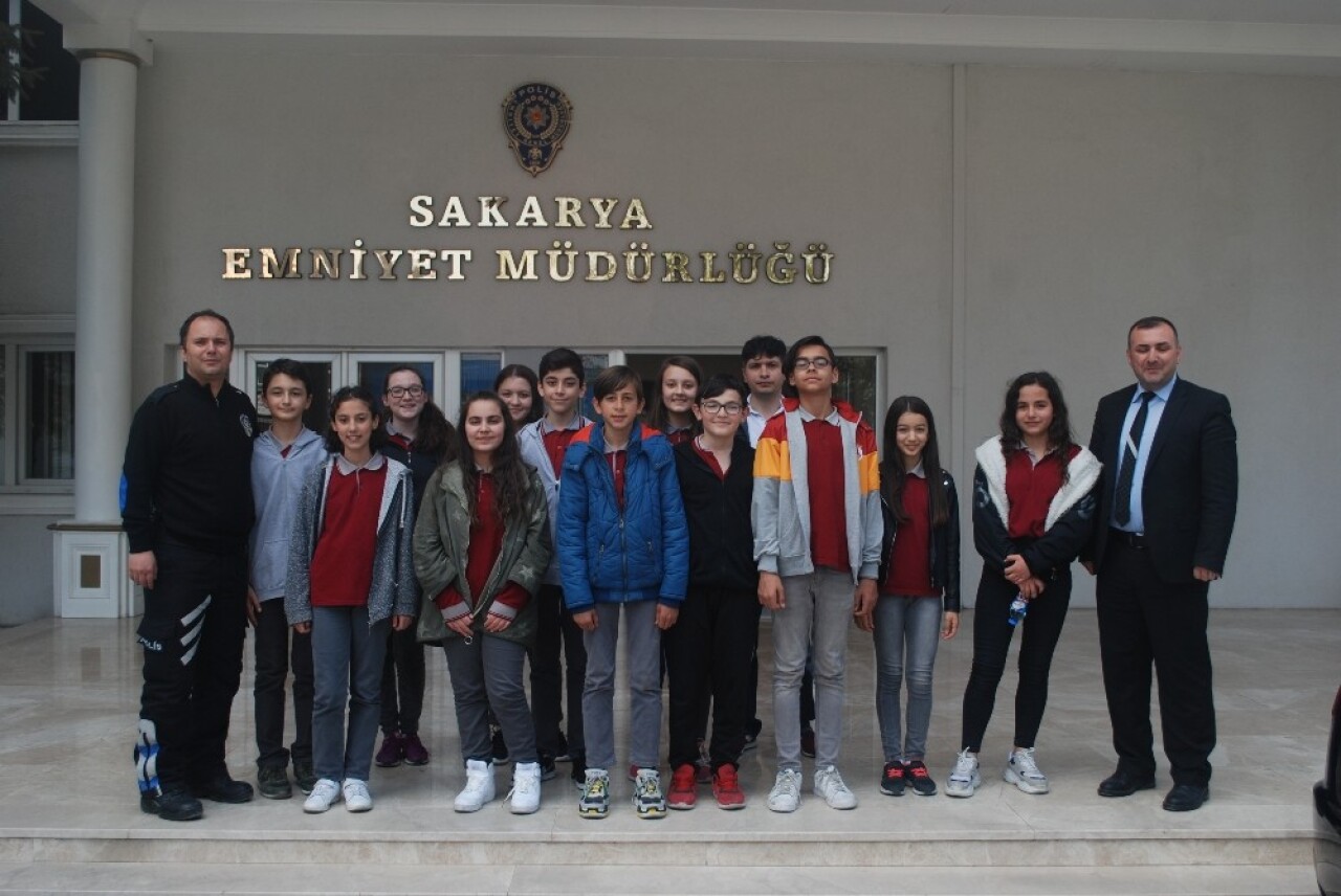 Ortaokul öğrencilerinden Sakarya İl Emniyet Müdürlüğü’ne ziyaret