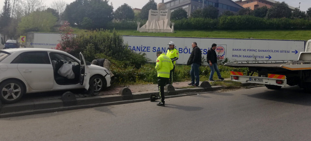 Silahla arkadaşının arabasını gasp etti, kaza yaptı kaçtı