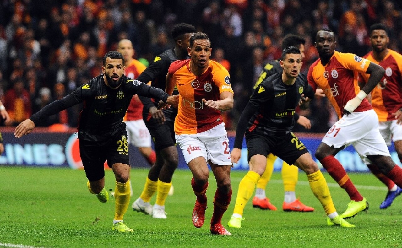 Spor Toto Süper Lig: Galatasaray: 1 - Evkur Yeni Malatyaspor: 0 (İlk yarı)