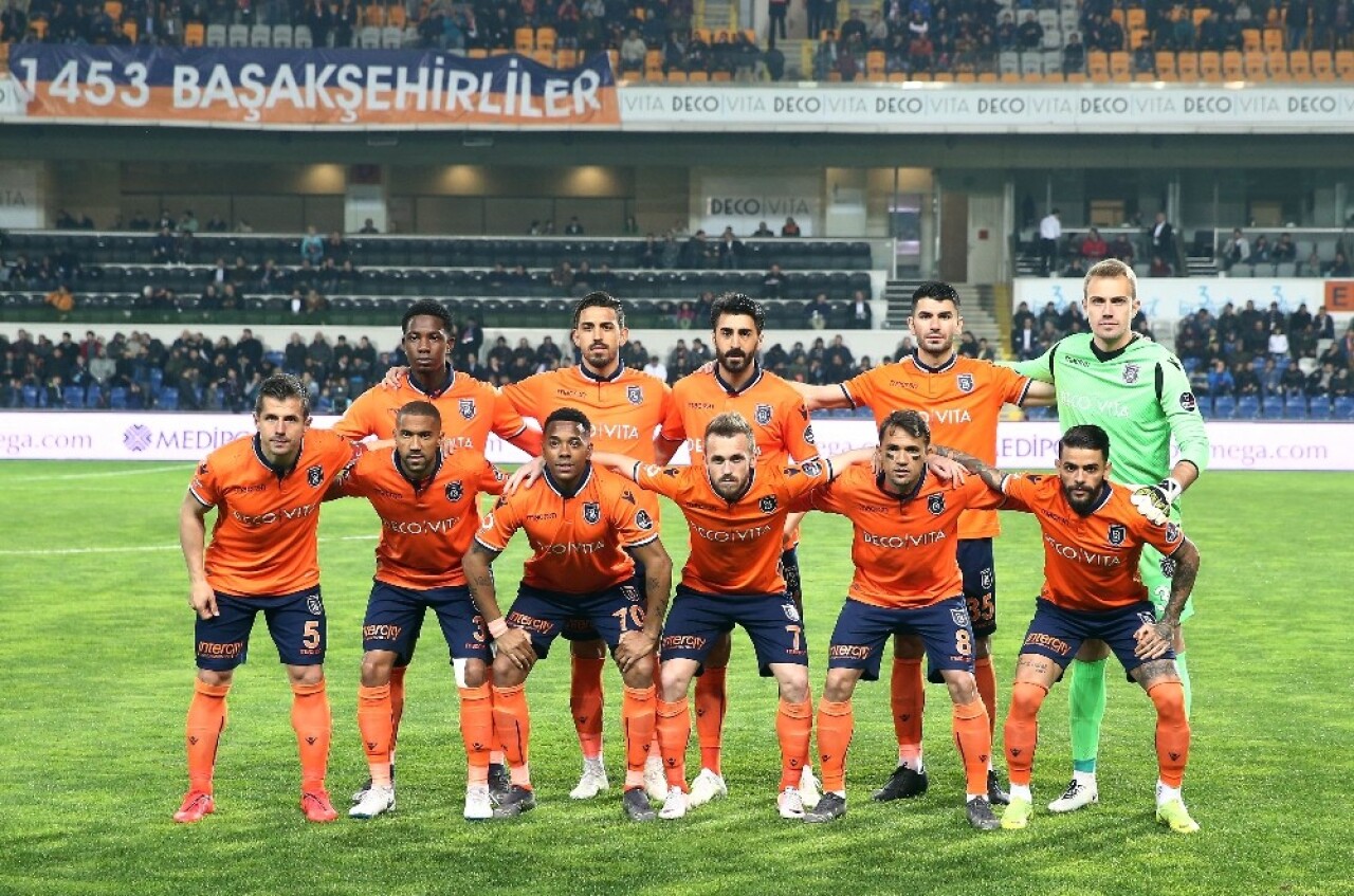 Spor Toto Süper Lig: Medipol Başakşehir: 0 - Göztepe: 1 (İlk yarı)