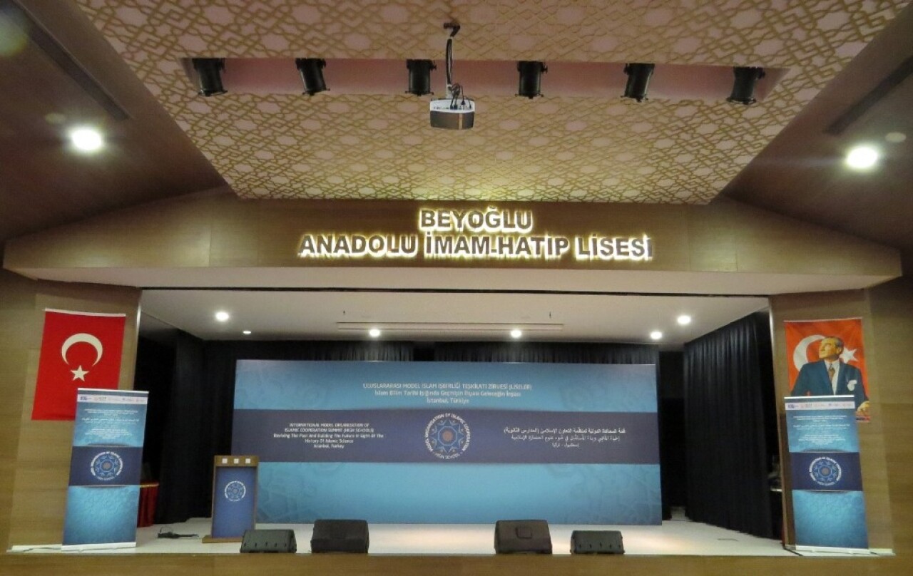 Uluslararası Model İslam İşbirliği Teşkilatı Zirvesi başladı