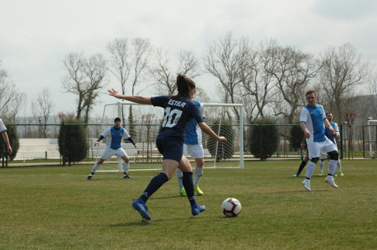 Uluslararası Polis Futbol Turnuvası’nda heyecan sürüyor