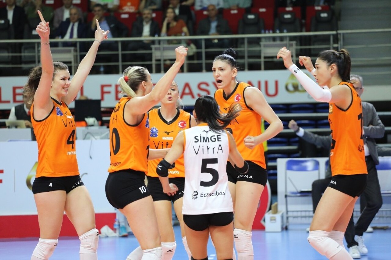 Vestel Venus Sultanlar Ligi: Eczacıbaşı VitrA: 1 - VakıfBank: 3