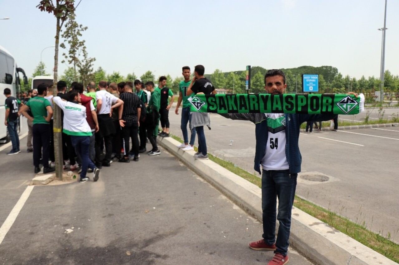 1. Lig yolunda Sakaryalı 25 bin taraftar Bursa’ya akın etti