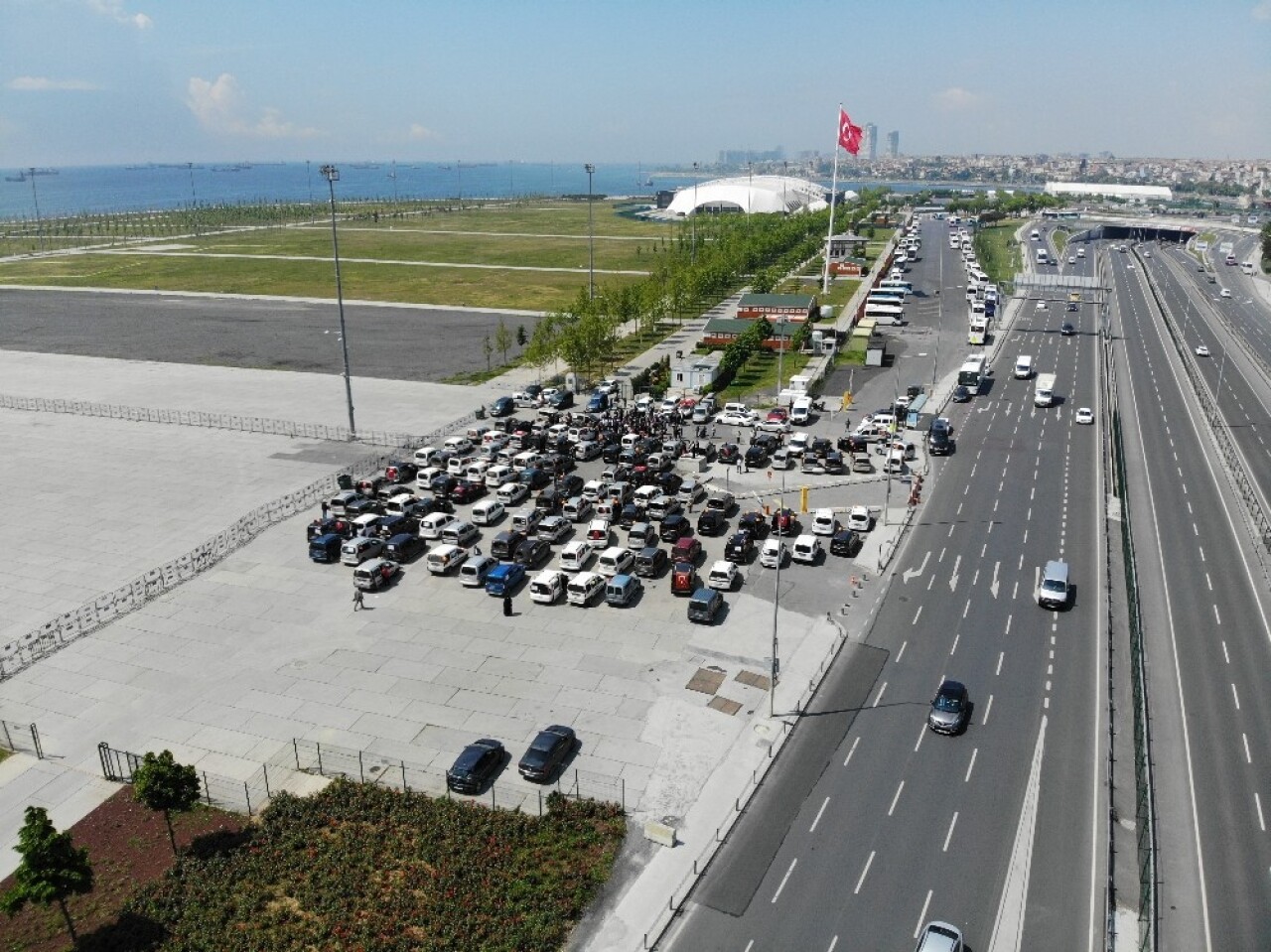 15 Temmuz Köprüsü panelvan ceza mağdurlarından konvoylu kutlama