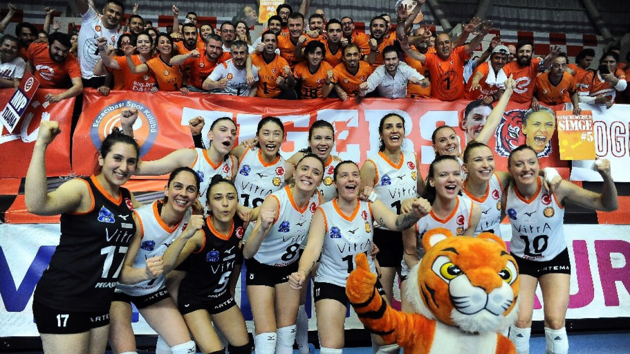 Vestel Venus Sultanlar Ligi: Eczacıbaşı: 3 - VakıfBank: 2