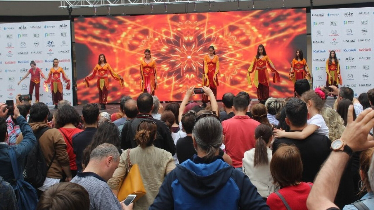 Bu festival, dansla ilgilenen gençleri bir araya getirdi