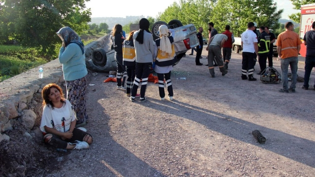 Kocaeli’de kontrolden çıkan otomobil takla attı: 1 ölü, 1 yaralı