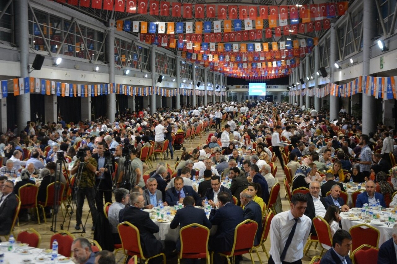 AK Parti Bursa İl Teşkilatı iftarda buluştu