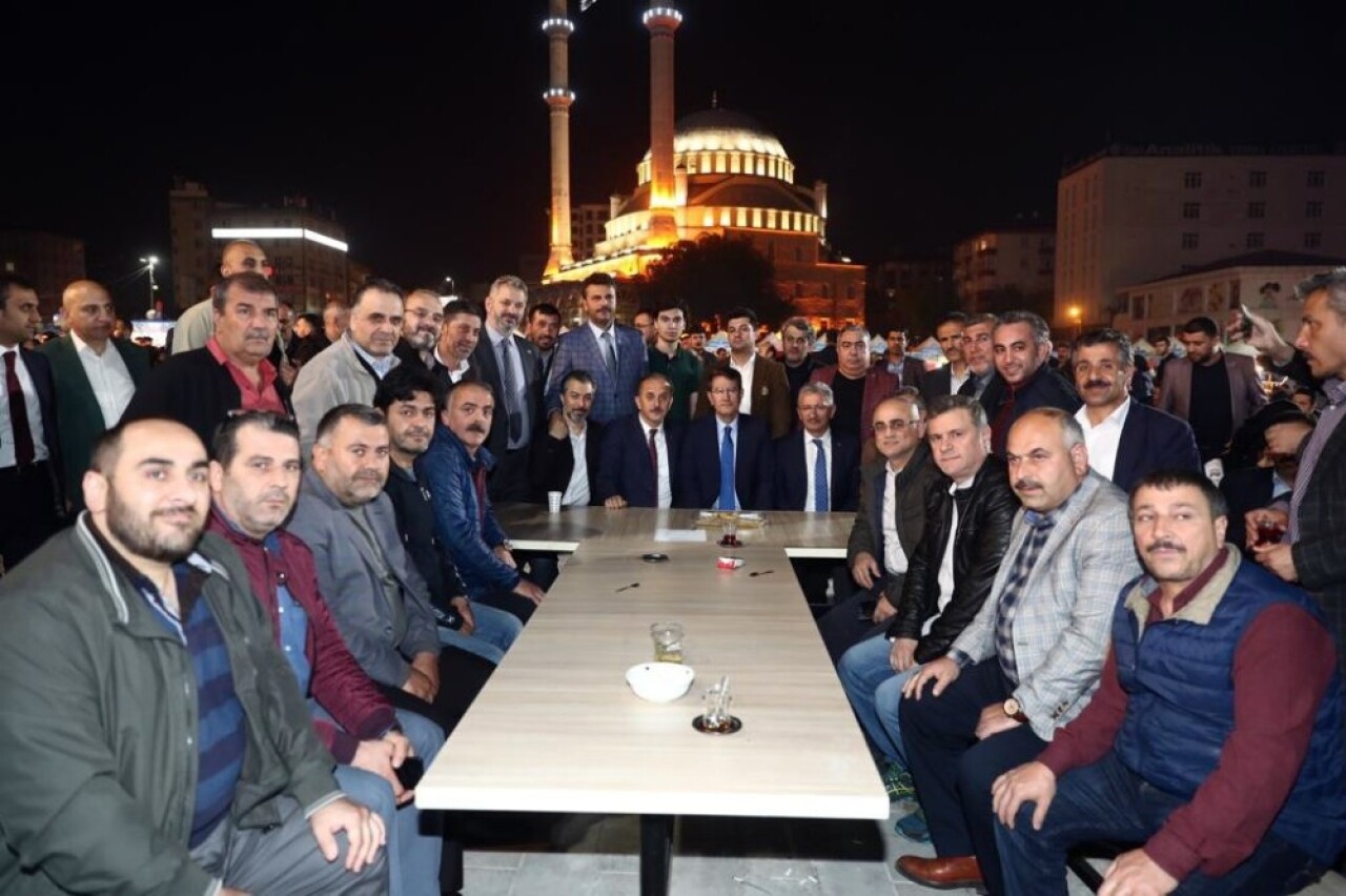 AK Partili yöneticiler Bağcılar’da irfan sofrasına konuk oldu