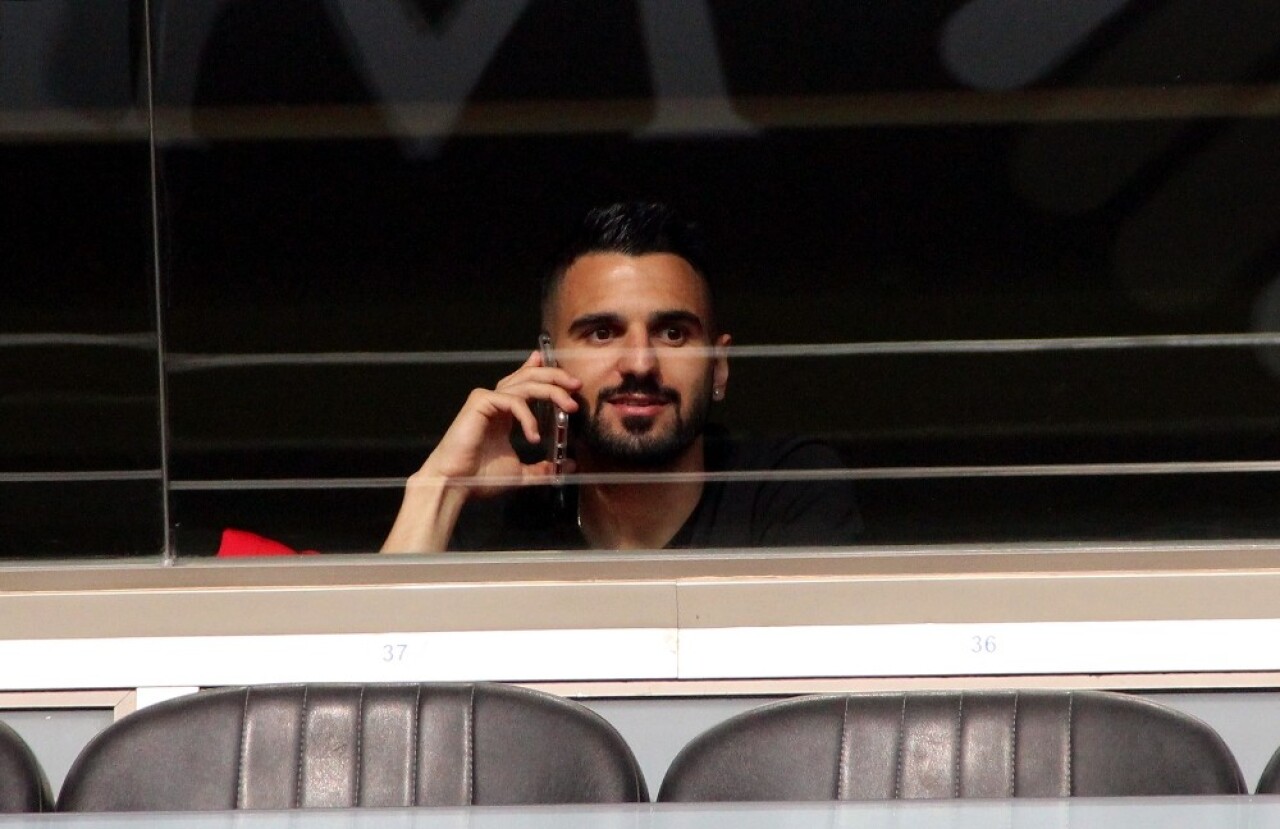 Aziz Behich tribünde