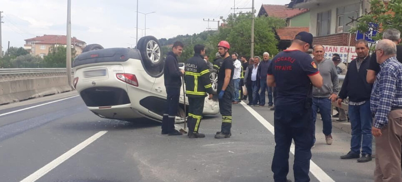 Bariyerlere çarpan cip takla attı: 2 yaralı