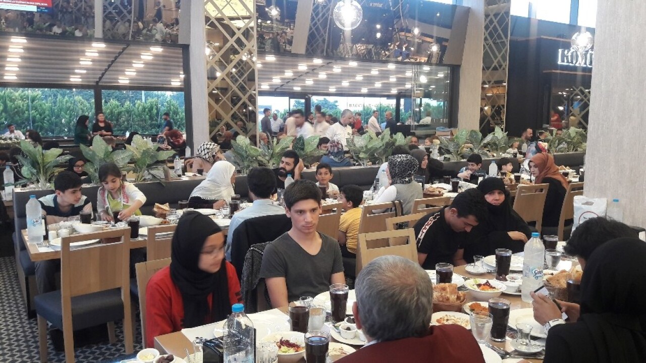 Başakşehir’de gaziler ve şehit yakınları ilk iftarda bir araya geldi