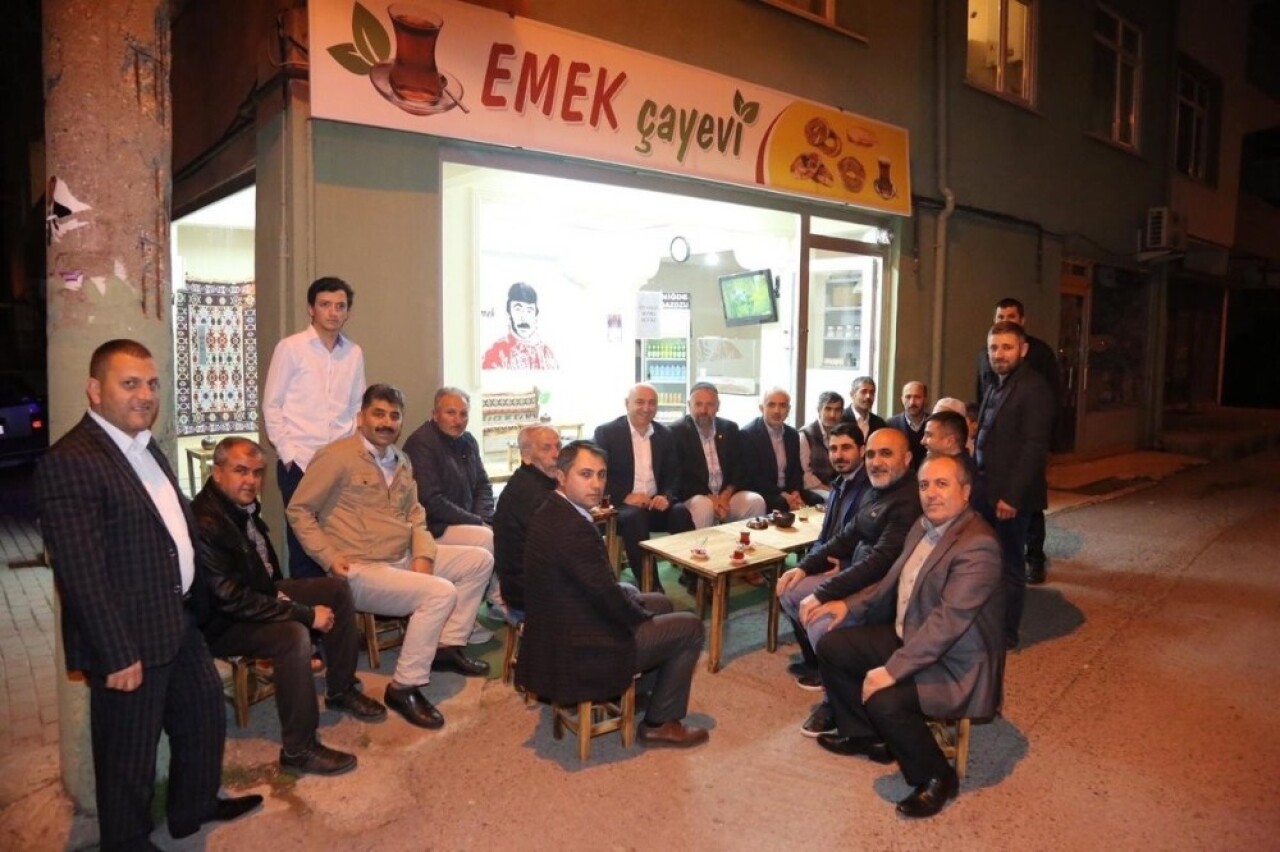 Başkan Bıyık, çay sohbetlerinde vatandaşlarla buluştu