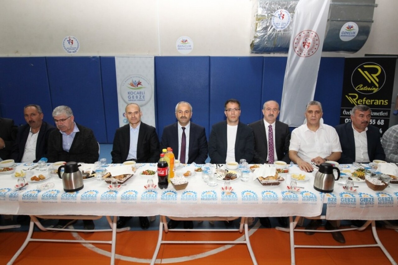 Başkan Büyükgöz iftarını gençlerle açtı