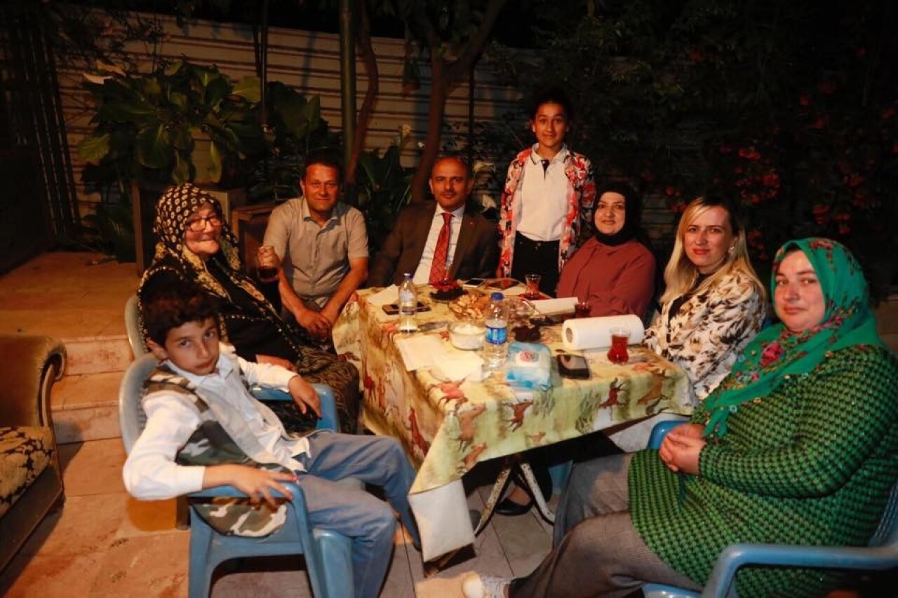 Başkan Söğüt’ten iftarda vatandaşlara konuk oluyor
