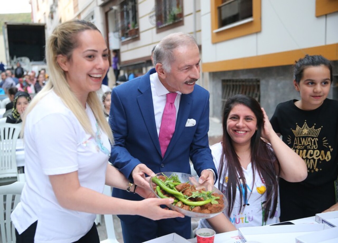 Bayrampaşa’nın sokakları Ramazan’ın bereketi ile doldu