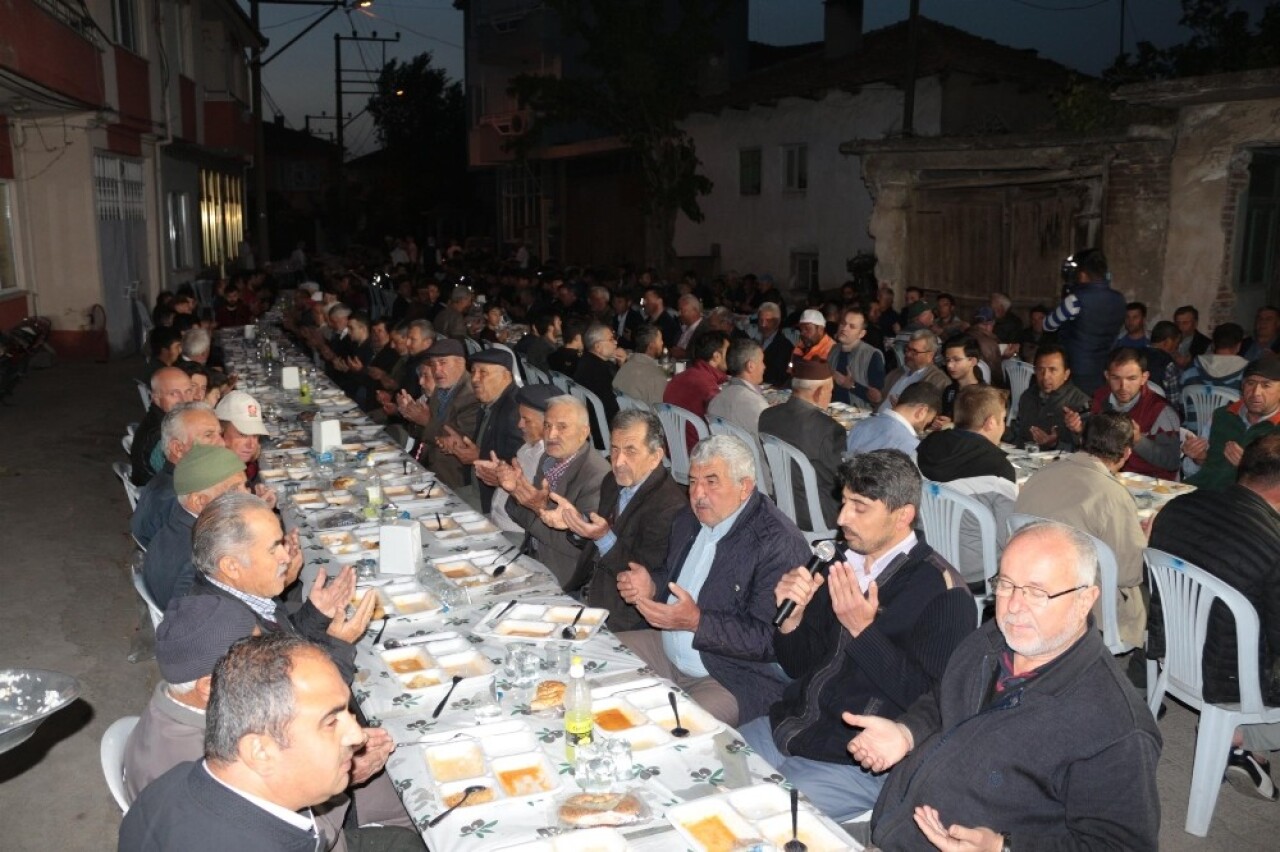 Bigadiç Belediyesinden 1000 kişilik iftar