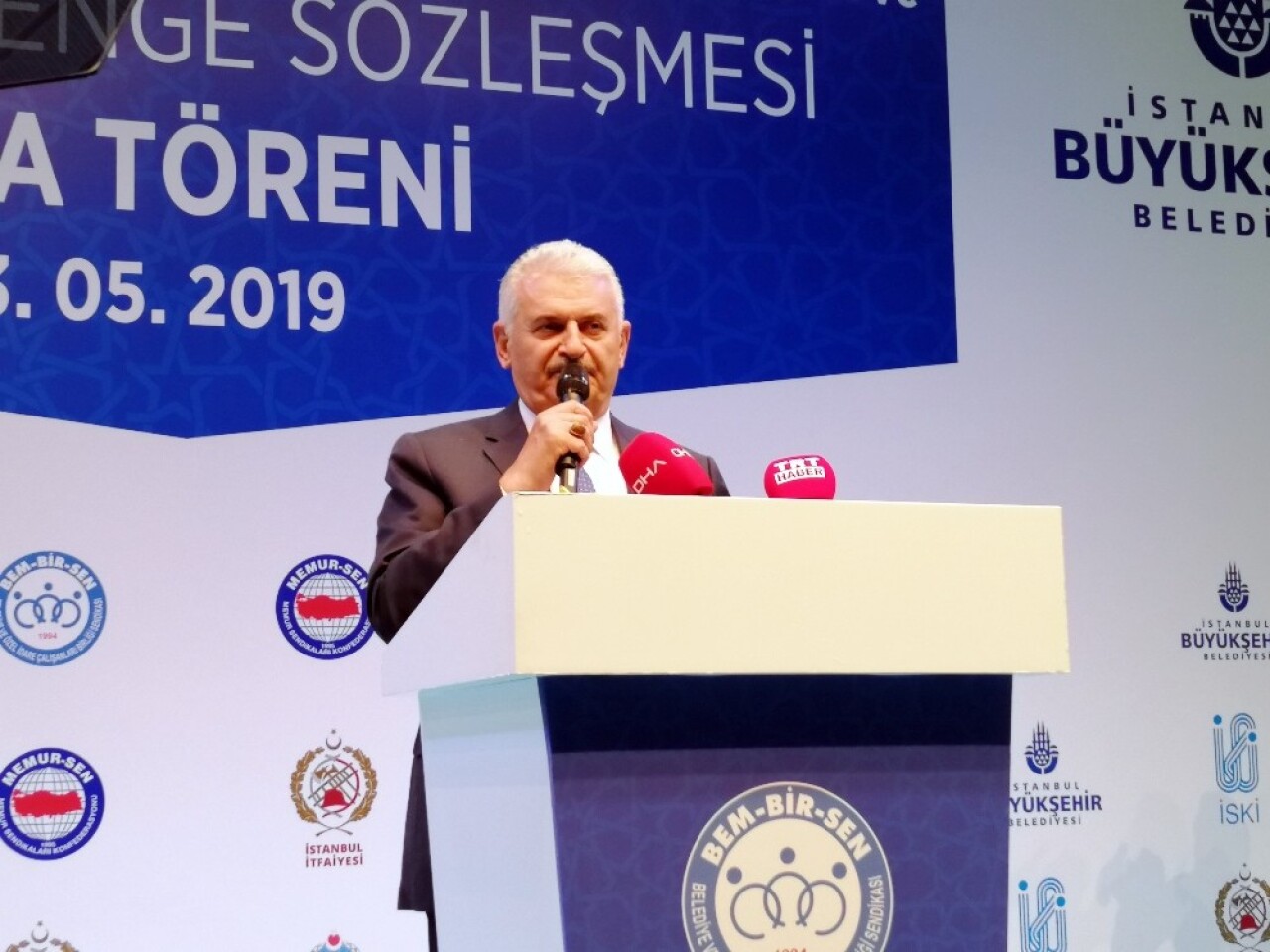 Binali Yıldırım: “Hep beraber İstanbul için gece gündüz demeden ter dökmeye, çalışmaya söz veriyorum”