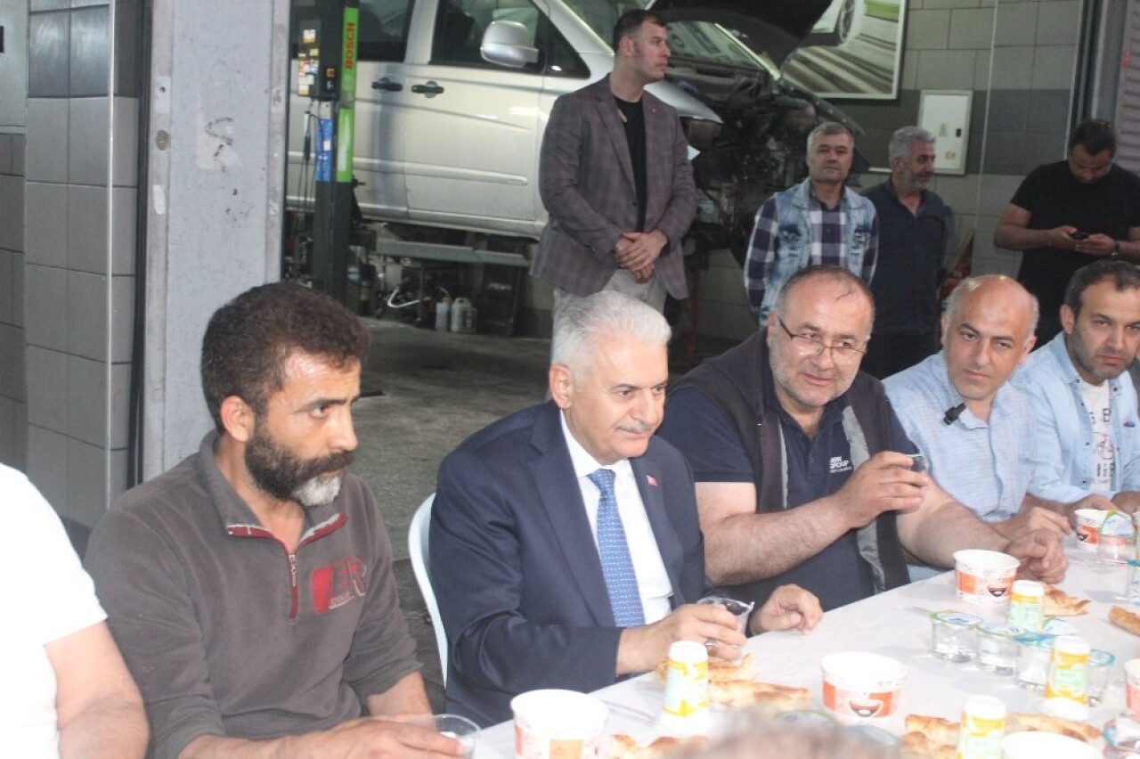 Binali Yıldırım: "(Mülteci konusu) Güvenlik konularında bize zarar verirlerse zerre kadar müsemma göstermeyiz"