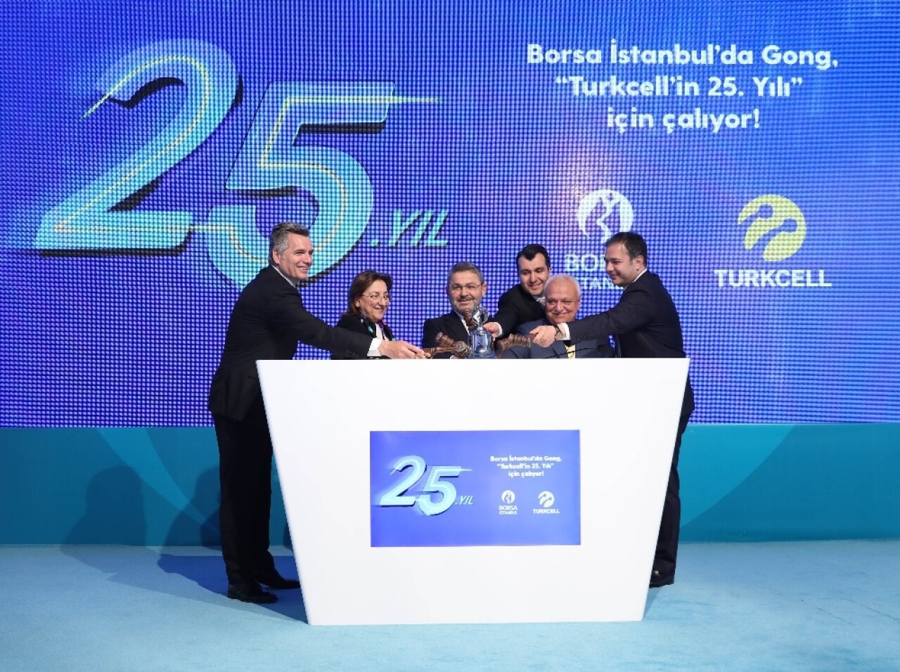 Borsa İstanbul’da Gong ’Turkcell’in 25’inci yılı’ için çaldı