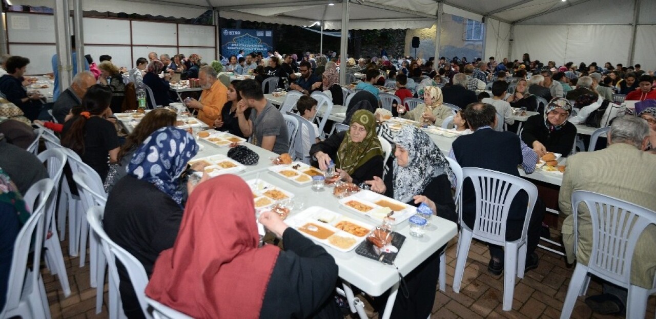 BTSO iftar sofraları 15 günde 30 bin kişiyi ağırladı