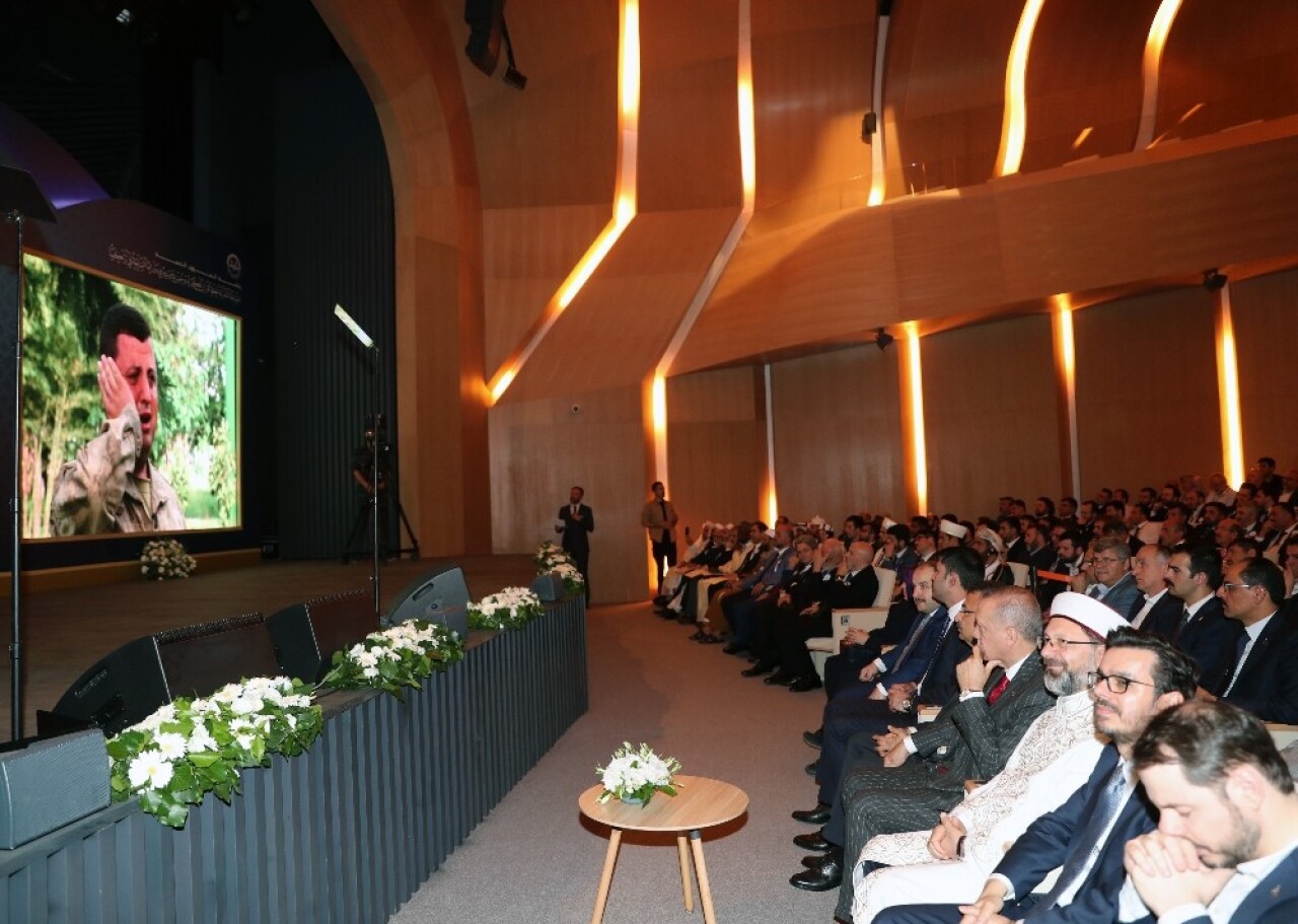 Cumhurbaşkanı Erdoğan, Hafızlık ve Kur’an-ı Kerim’i Güzel Okuma Yarışma ödül törenine katıldı