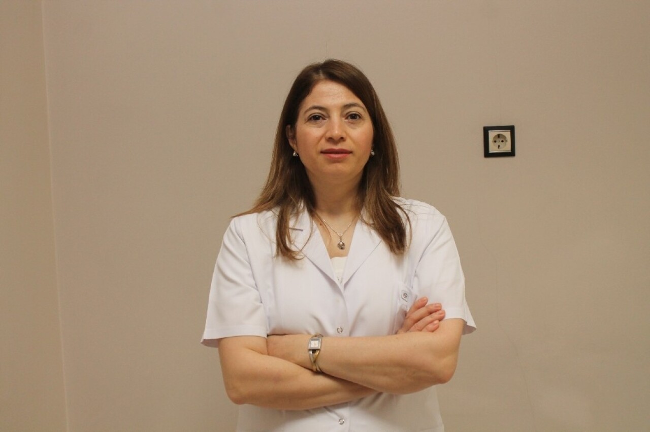 Dr. Ayşenur Cetişli: “Sağlıklı cildin en önemli kuralı dengeli nem oranıdır”