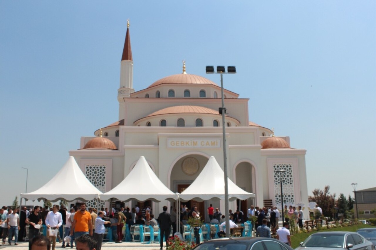 Dünyaca ünlü sanatçılar GEBKİM Camii’ne imza attılar