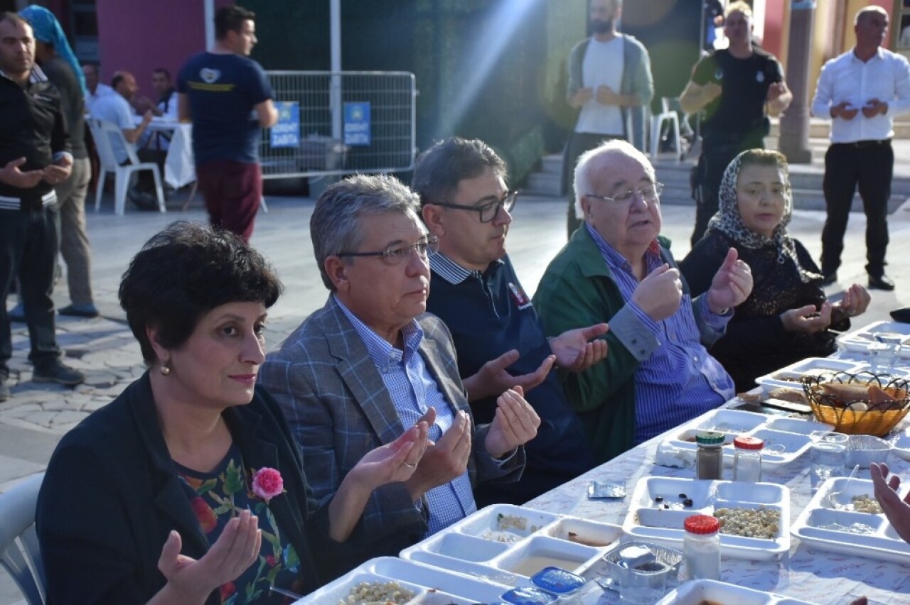 Edremit’te gönül sofraları kuruluyor