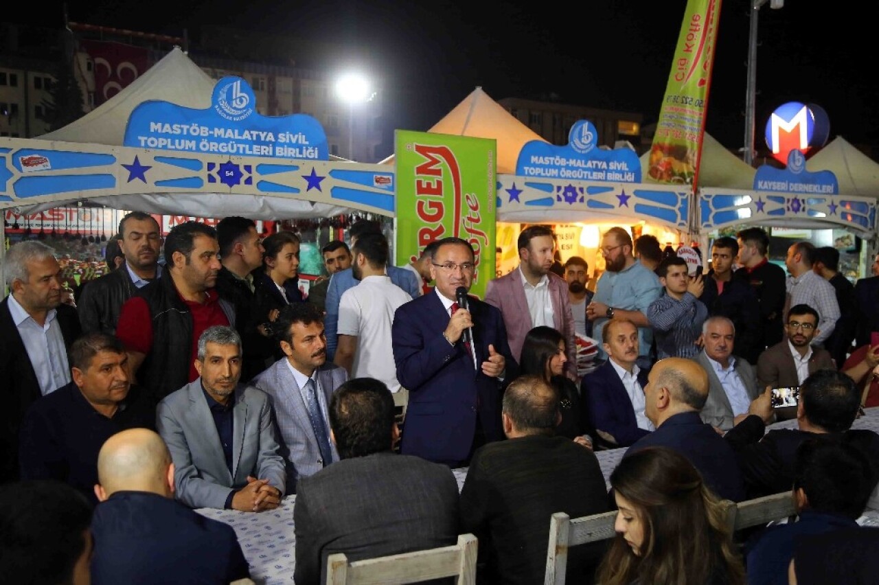 Eski Adalet Bakanı Bekir Bozdağ,“İstanbul, dünyanın gözünün olduğu bir şehir"