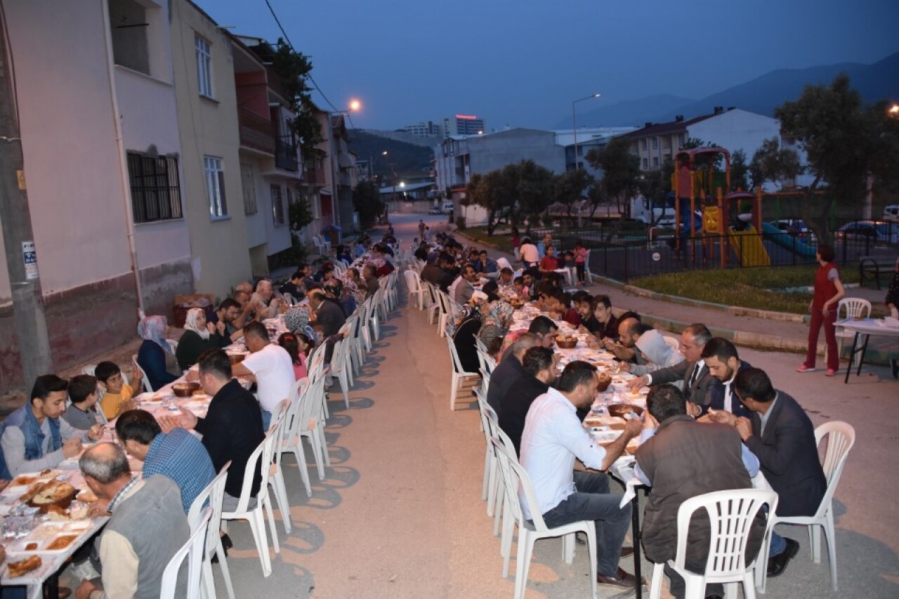 Eşref Dinçer mahallesinde iftar buluşması