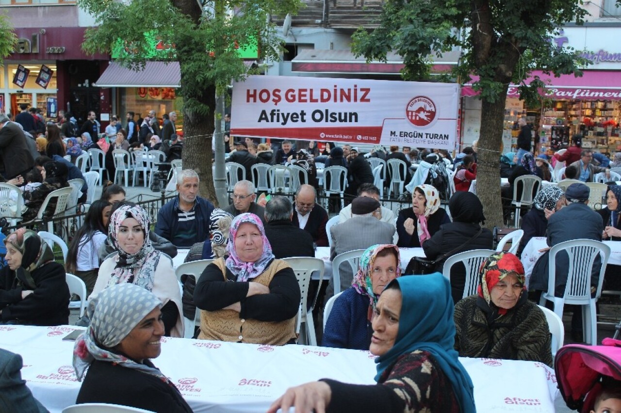 Fatih’te 5 bin kişi iftar sofrasında bir araya geldi