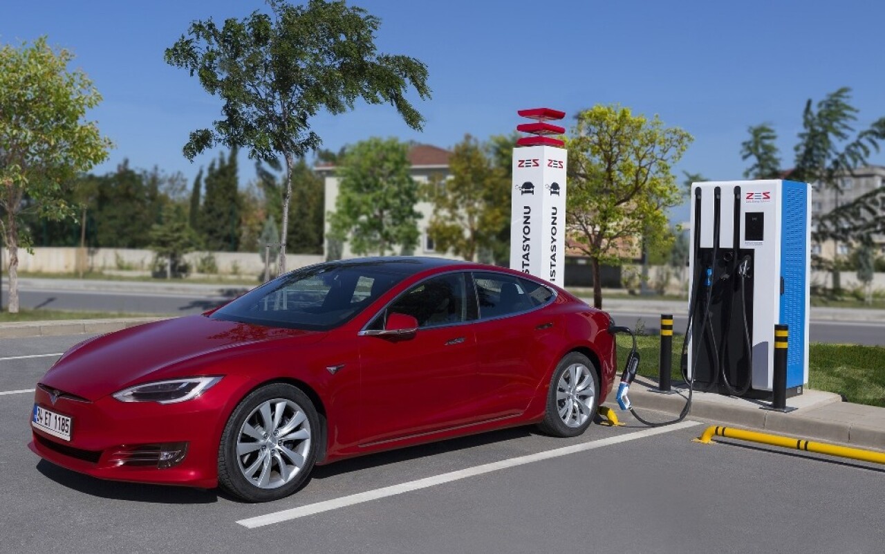 Hibrit ve elektrikli otomobiller trafikte yoğunlaşıyor