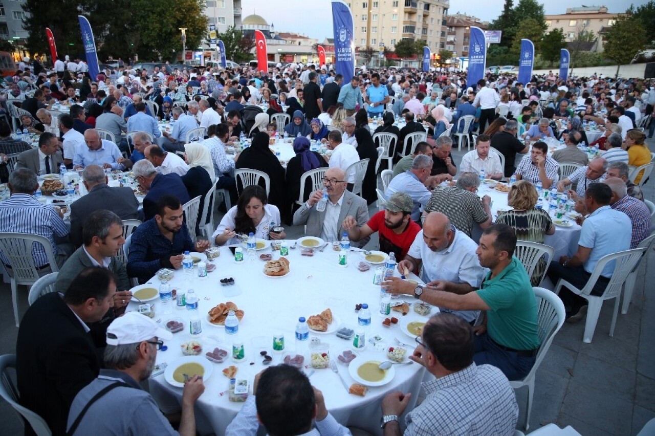 İftar sofraları Nilüfer’de kuruldu