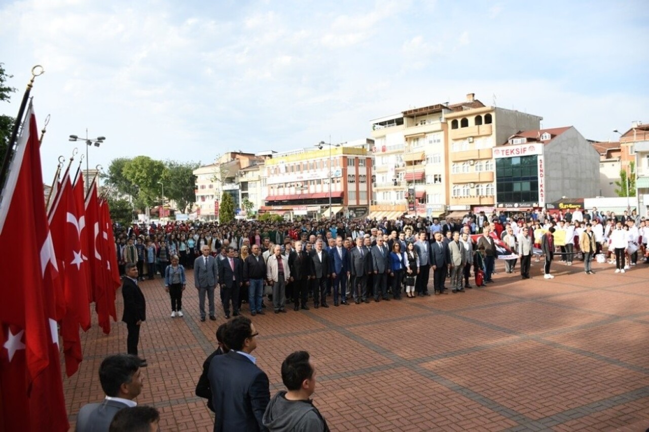 İnegöl’de 19 Mayıs coşkusu gençlik yürüyüşü ile başladı