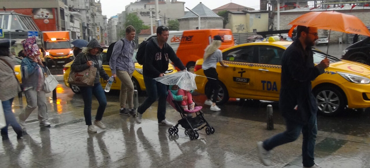 İstanbul’a sağanak yağış sürprizi