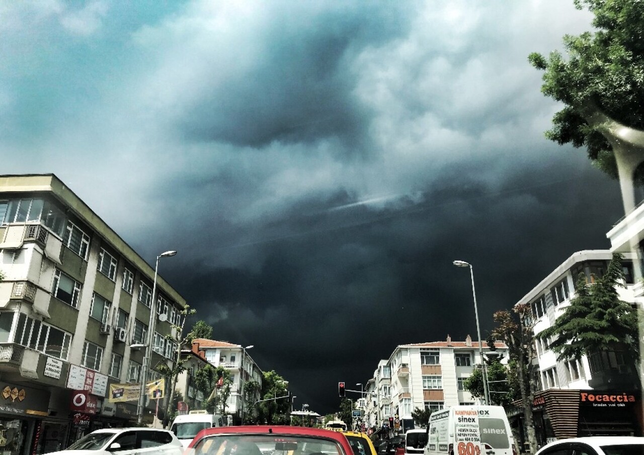 İstanbul’da dolu sürprizi