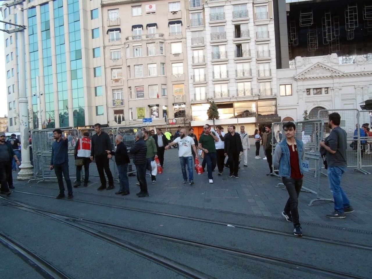 İstiklal Caddesi yaya trafiğine açıldı