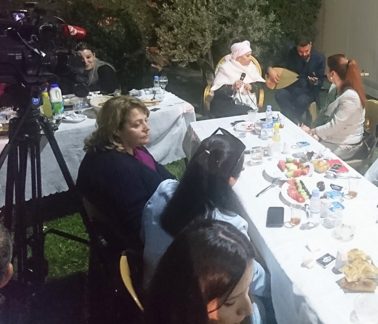 Kardelen’in geleneksel iftarına katılan misafirler, usta sanatçının türküleriyle mest oldu