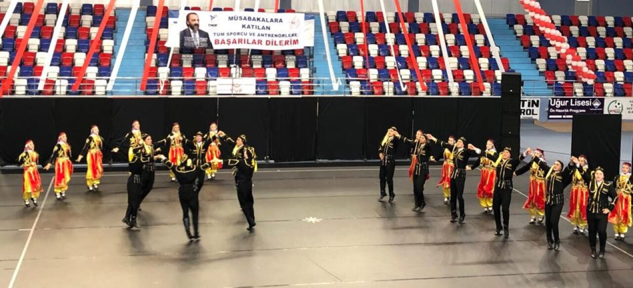 Kartepe Belediyesi Halk Oyunları ekibine Marmara birinciliği