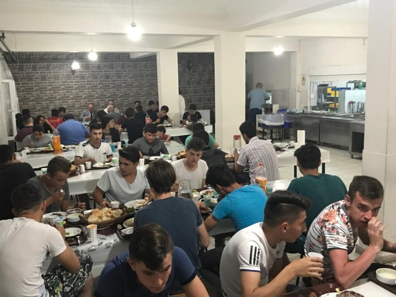 Kaymakam Öner, iftarda öğrencilerle bir araya geldi