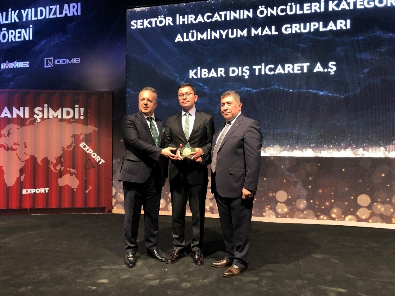 Kibar Dış Ticaret’e İDDMİB’ten ’ihracatın metalik yıldızı’ ödülü