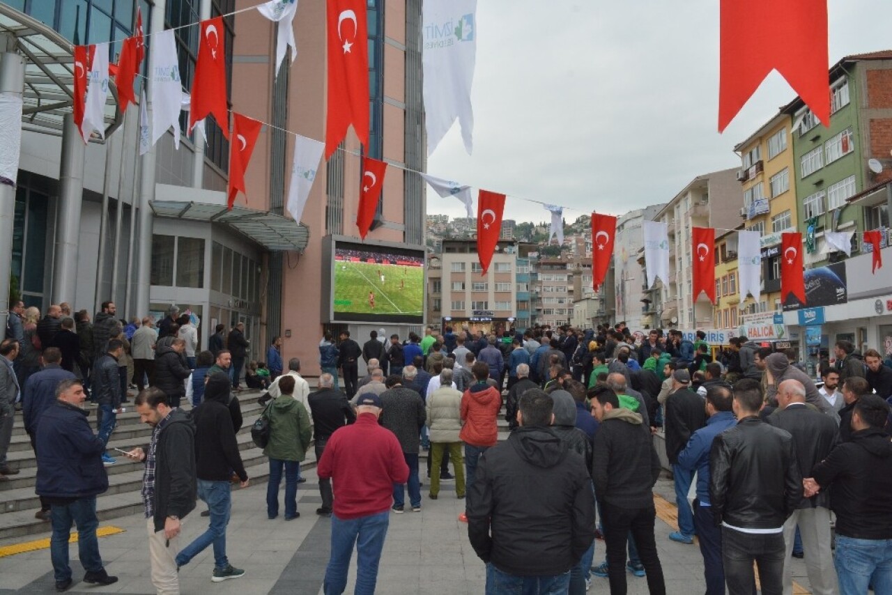 Kocaelispor maçının heyecanı İzmit’te yaşandı