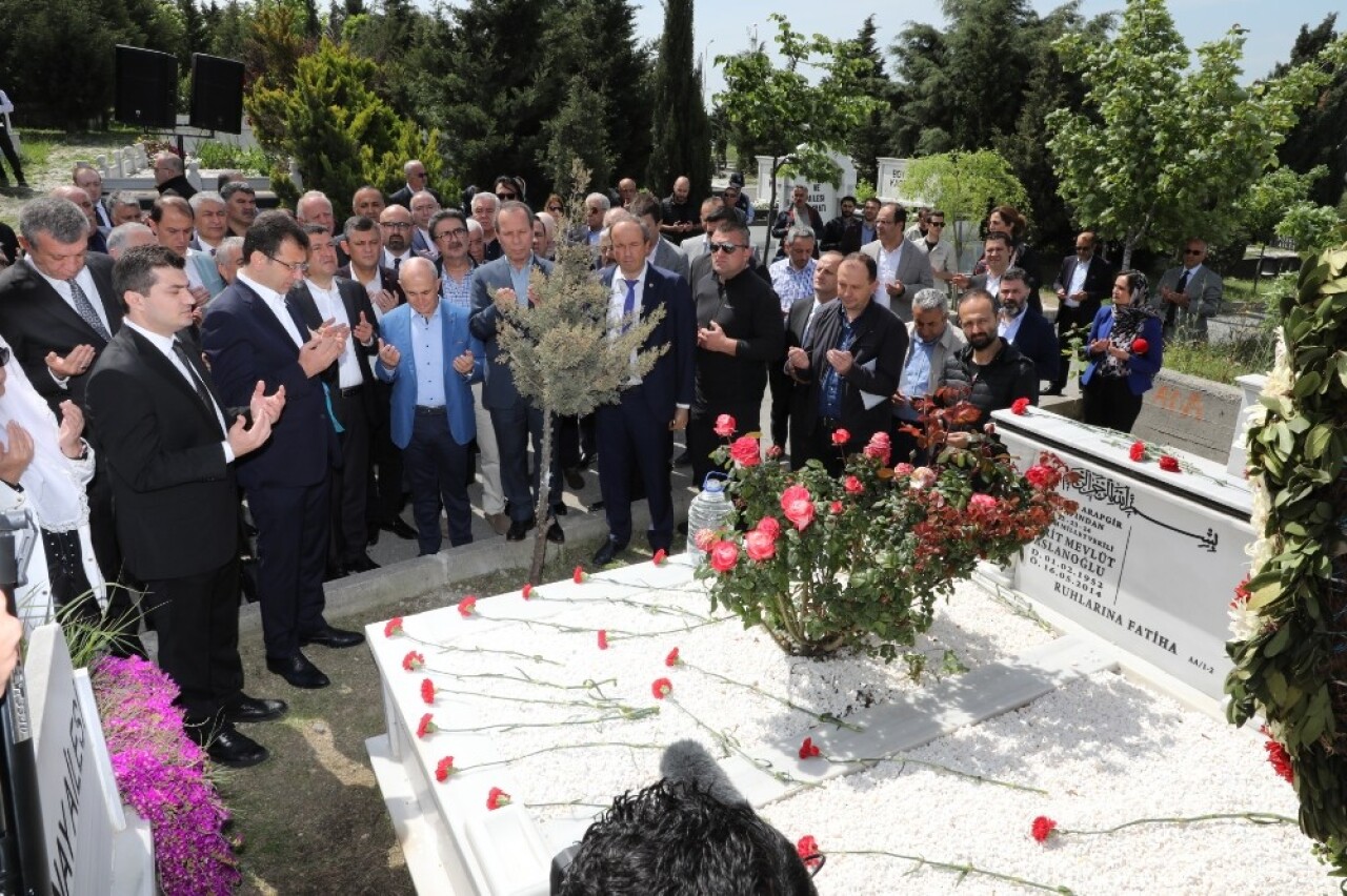 Mevlüt Aslanoğlu kabri başında anıldı