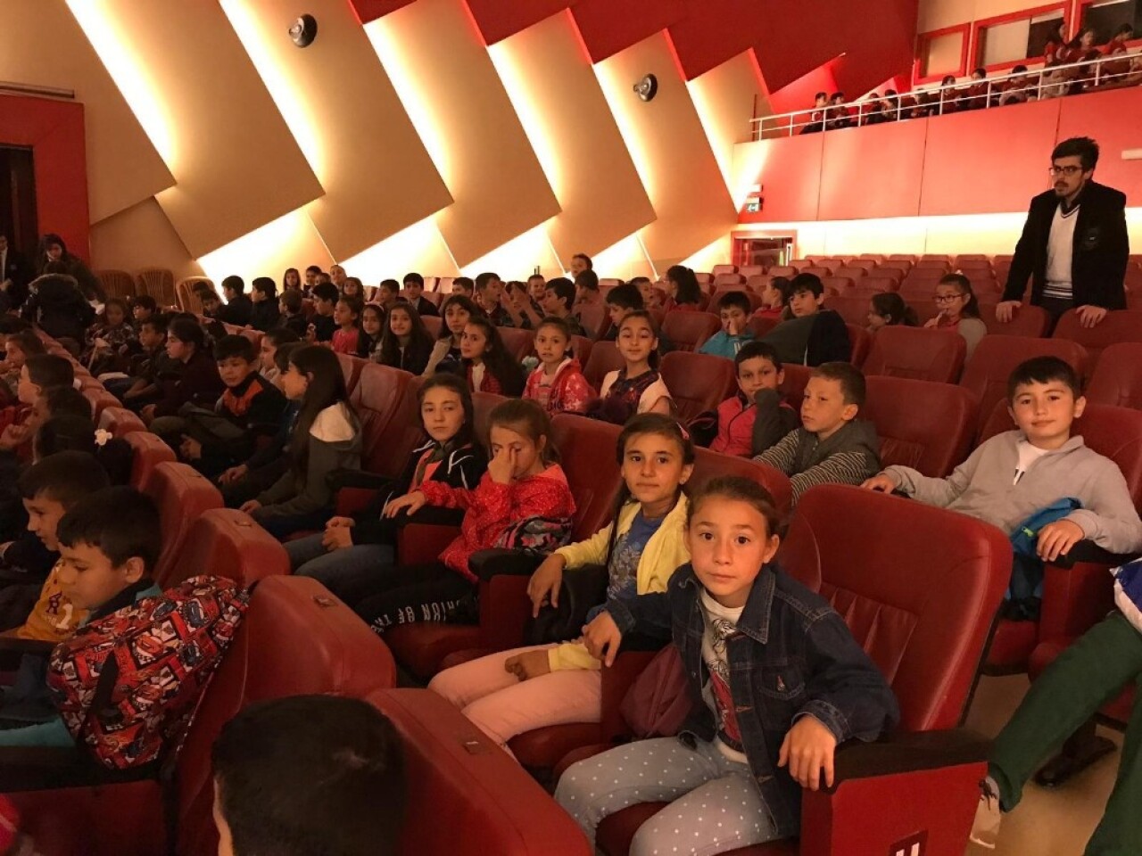Okul aile birliğinden tüm öğrencilere karne hediyesi